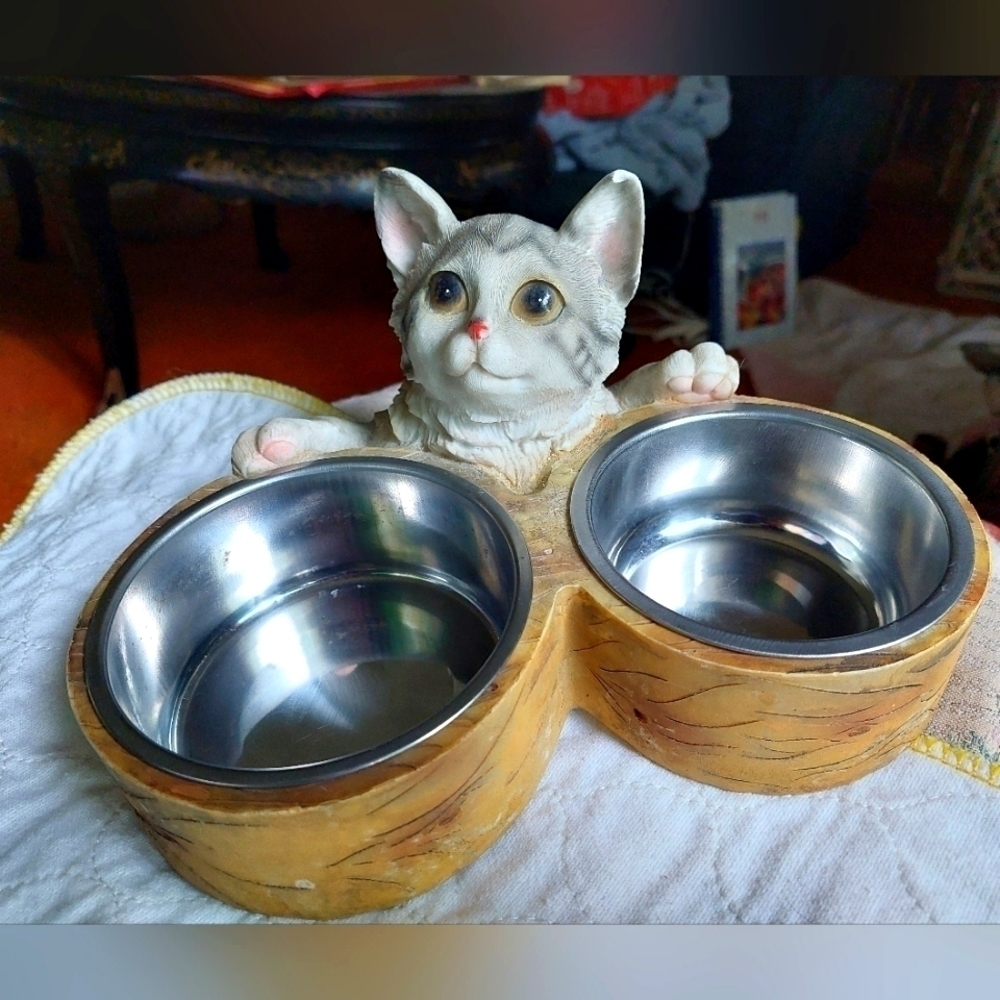 Vintage Kitten Feeding Station